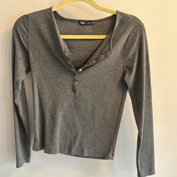 Zara Long Sleeve Snap Henley - Picture 1 of 4